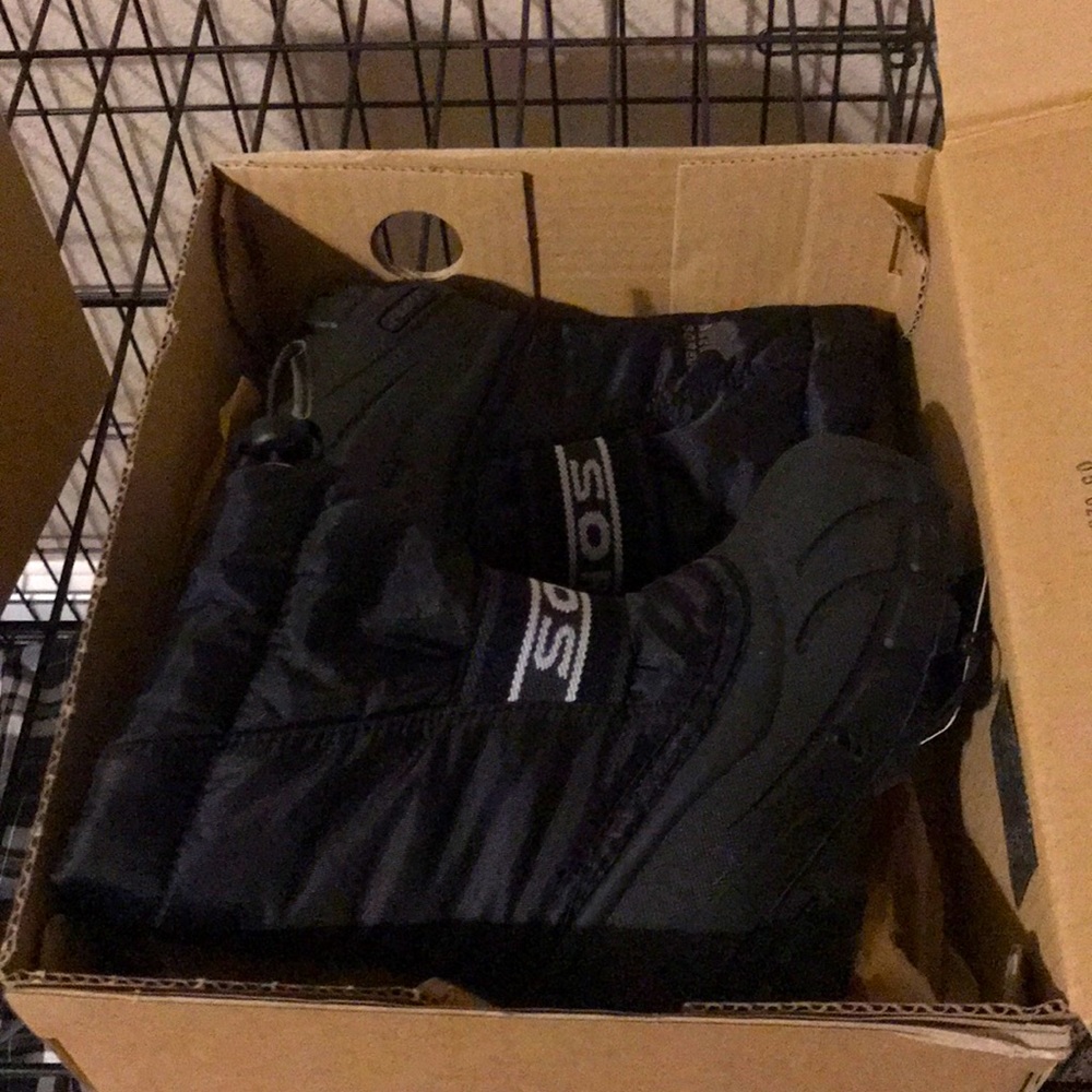 Kids Sorel snow boots with lining